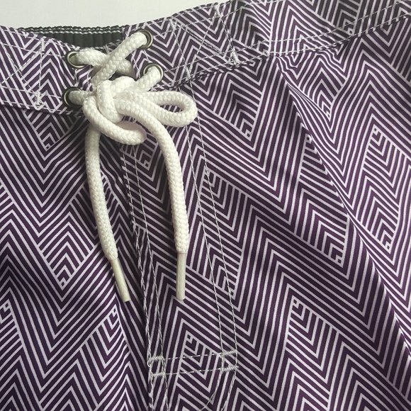 LAST 1! MEN'S Saks Fifth Avenue Printed Board Shorts - Picture 3 of 5